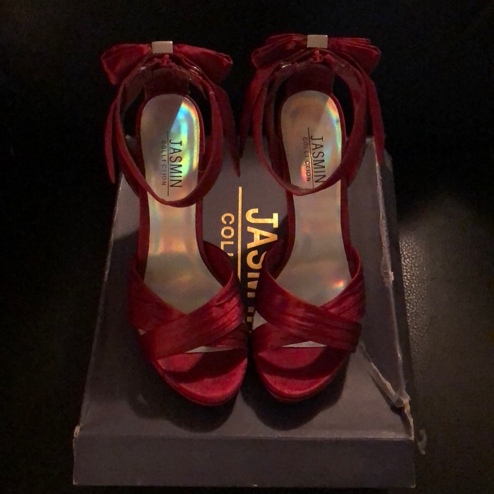 Pretty Red Heels 👠